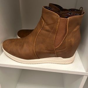 Baretraps Women's Jaci Wedge Sneaker Bootie Size 9